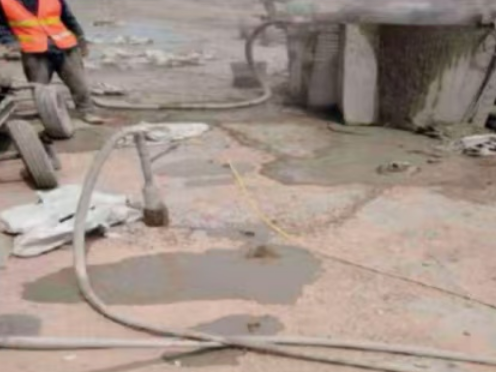 高阳水泥混凝土路面板底注浆技术 路面脱空注浆整治方案