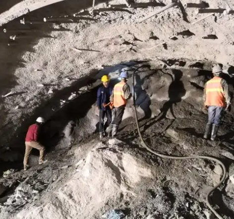 高阳隧道拱顶带模注浆料，微膨胀注浆料的特点及施工工艺